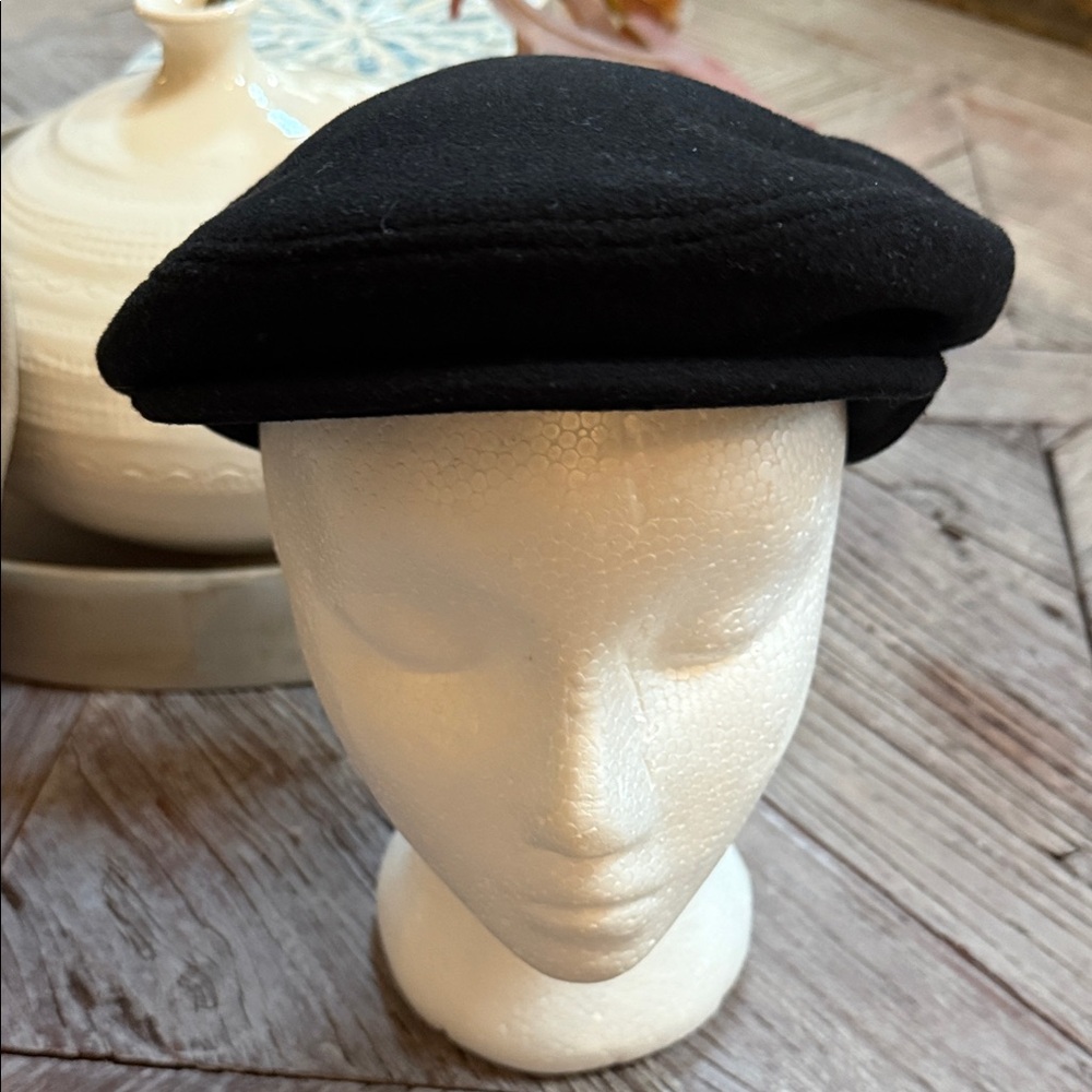 Stylish Black Newsboy Cap